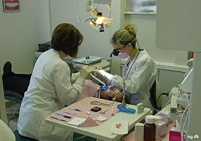 foto af klinisk tandtekniker