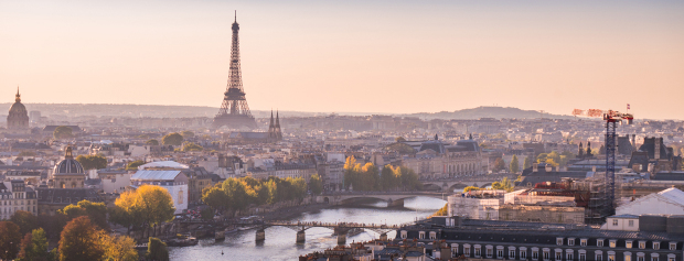 Udsigt over Paris med Eiffeltårnet i baggrunden